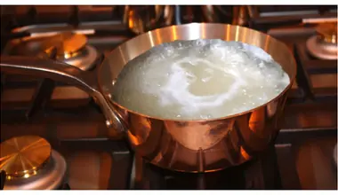 Rice Water : फेकून देताय तांदळाचं पाणी? चमकदार त्वचेसाठी आहे वरदान, फायदे वाचून थक्क व्हाल