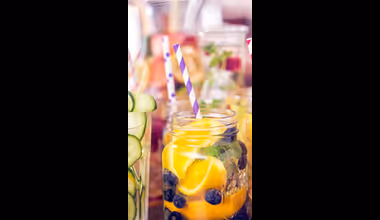 Hydrating Fruits : शरीर हायड्रेट ठेवण्यासाठी खा 'ही' 7 फळं, उन्हाळ्यात मिळेल थंडावा