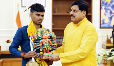 'हनुमान अंश' के सिंगर की किस्मत! जन्म से दृष्टिहीन, अब लौटेगी आंखों की रोशनी