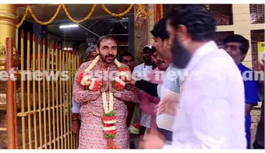 ശബരിമല സ്വര്ണക്കൊള്ള കേസ് ഒന്നാം പ്രതി ഉണ്ണിക്കൃഷ്ണൻ പോറ്റിക്ക് സ്വീകരണം; പോറ്റി എത്തിയത് ശ്രീറാംപുര അയ്യപ്പക്ഷേത്രത്തിൽ, മാലയിട്ട് സ്വീകരണം