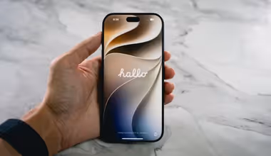 iPhone 18 Pro: लाखो रुपये मोजून घेतलेला फोन अचानक रिस्टार्ट का होतोय? युजर्सना मोठा धक्का!