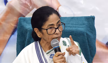 INDIA Bloc Meeting: 'আমাদের টার্গেট মুখ্য নির্বাচন কমিশনার', ইন্ডিয়া জোটের বৈঠকে যোগ দিতে দিল্লি পৌঁছলেন মমতা