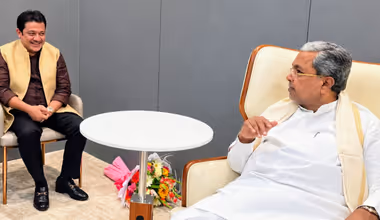 ಸಿದ್ದು ಕೋಪಕ್ಕೆ ಕಿರುನಗೆ ಬೀರಿದ ಜಮೀರ್, ಅಂತೂ ಮುನಿಸು ಮರೆತು ಪರಮಾಪ್ತನ ತಬ್ಬಿಕೊಂಡರಾ ಸಿದ್ದರಾಮಯ್ಯ?