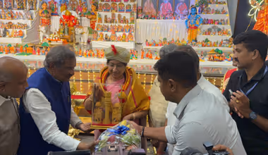 Karnataka Governor Dr Sudha Yadav: पदभार स्वीकारताच राज्यपाल डॉ. सुधा यादव यांनी घेतलं शारदा मातेचं दर्शन, मंत्री के. जे. जॉर्जही होते सोबत