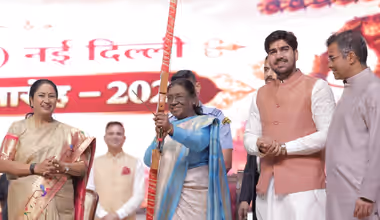 राष्ट्रपति मुर्मू के साथ दशहरा मनाने पहुंचीं CM रेखा गुप्ता, बोलीं- राम के आदर्शों से मिटेगा अधर्म
