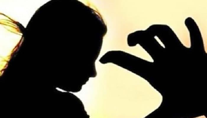 गैंगरेप का वीडियो बनाया और करने लगे ब्लैकमेल