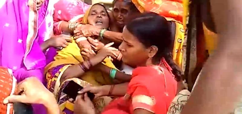 बलिया में जच्चा-बच्चा की मौत के मामले में डॉक्टरों पर आरोप