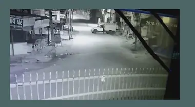 एटीएम मशीन उखाड़ कर पिकअप वैन से ले गए बदमाश