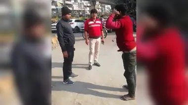 खुले में शौच करने पर अधिकारियों ने करवाई उठक-बैठक