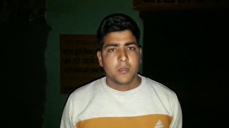 दूल्हे की कार से फूल तोड़ने को लेकर दो पक्षों में मारपीट