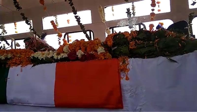 सिहोर के शहीद बेटे का शव देख नम हुई आंखे