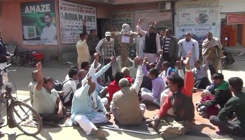 दिव्यांगों ने सडक़ पर उतरकर किया पाक के खिलाफ प्रदर्शन