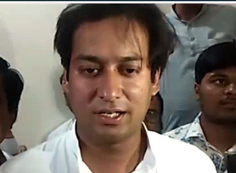 दिग्विजय सिंह के मंत्री पुत्र ने किया पिता का बचाव
