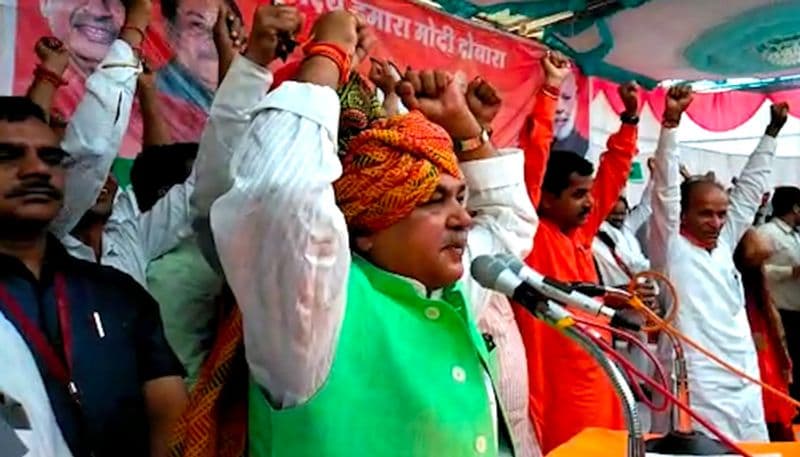 केन्द्रीय मंत्री का राहुल सोनिया पर हमला