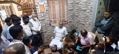 Karnataka: Education minister hands over cheque for Rs 1 lakh to accident victim