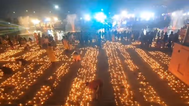 दीयों और आकर्षक लाइटों से जगमगा उठा सरयू तट, कुछ ऐसा दिखा नजारा