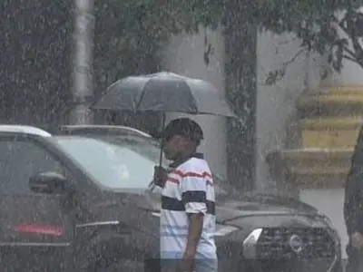 दिल्ली के कई इलाकों में जलभराव