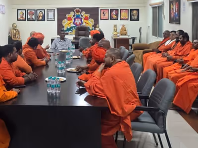 satish jarkiholi met 21 Swamiji's