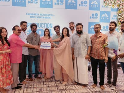 Tourist Family Director