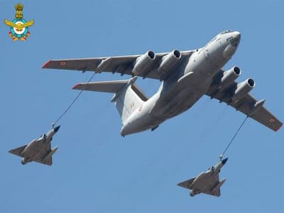 Mid Air Refueling Aircraft
