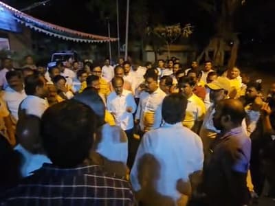 senior advocate assulted by muslim youth in Gangavati