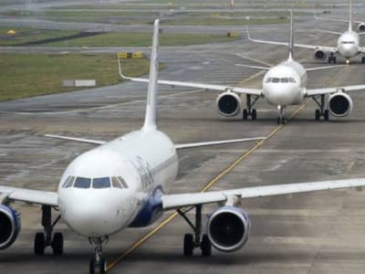 mumbai airport  flight 