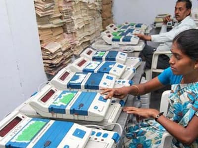 लोकतंत्र के कुछ अहम घंटे: जानिए हर पल का हाल माय नेशन पर