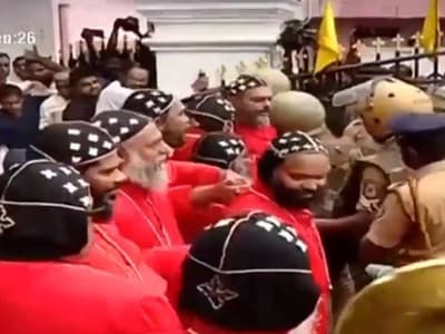 പിറവം പള്ളിയില്‍ നാടകീയ രംഗങ്ങള്‍: ഗേറ്റ് പൊളിച്ച് പൊലീസ് അകത്ത് കയറി, കളക്ടര്‍ സ്ഥലത്ത് എത്തി