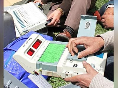 2021 Vidhan Sabha Election Result Live- অসমে বিজেপি, কেরলে বাম, দ্রাবিড় রাজনীতিতে স্ট্যালিনের ছক্কা