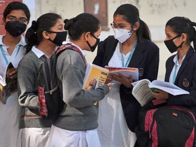 করোনাভাইরাস LIVE, পুনেতে নতুন আক্রান্ত, স্থগিত দেশের সব প্রবেশিকা পরীক্ষা, সিবিএসই-ও