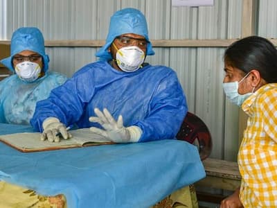 Coronavirus LIVE, গত ২৪ ঘণ্টায় আক্রান্ত ১,৫৫৩ জন, দেশে কোভিড ১৯ রোগীর সংখ্যা ১৭ হাজারের বেশি