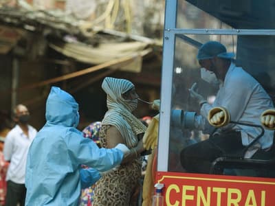 Coronavirus LIVE, ৫২ হাজার ছাড়াল দেশে আক্রান্তের সংখ্যা, বিশ্বে সংক্রমণের শিকার ৩৮ লক্ষের বেশি