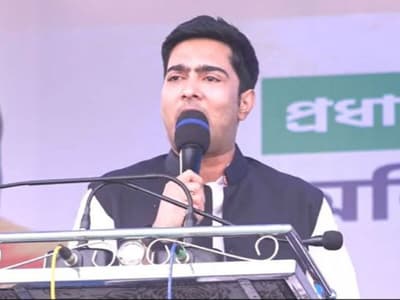 Election Live Update-'তৃণমূলে থাকলে দমবন্ধ, বিজেপি তো আইসিইউ-তে চলে গেছে', দলত্যাগীদের তীব্র কটাক্ষ অভিষেকের