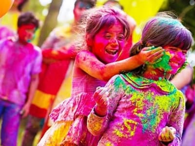 Holi Live Update 2021- ভোটের মাঝেই রঙের উৎসবে রঙিন বাংলা, ভক্ত থেকে সেলেব, দিনভোর সেলিব্রেশন