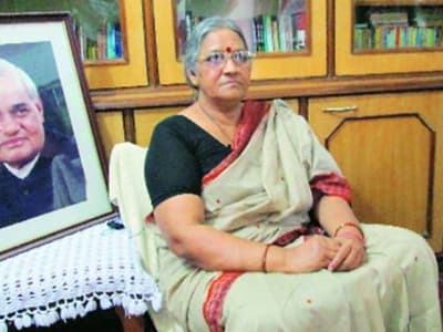 कोरोना ने छीनीं एक और नेता की सांसे: पूर्व PM अटल बिहारी वाजपेयी की भतीजी करुणा शुक्ला की मौत..