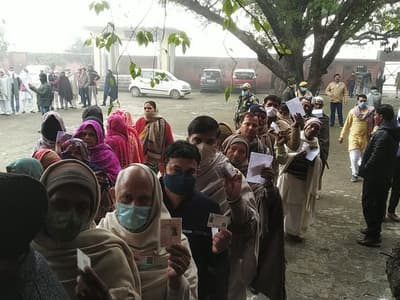 UP Elections 2022 : ప్రశాంతంగా ముగిసిన తొలిదశ పోలింగ్.. హైలైట్స్