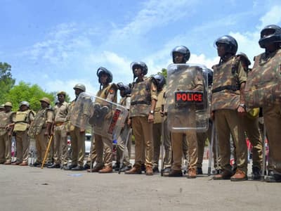 Bharat Bandh:  भारत बंद का रहा मिला जुला असर, दिल्ली में जाम, कांग्रेस का केंद्र पर हमला