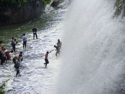 Karnataka Rain Updates: ಮೋಟಮ್ಮ ತಮ್ಮನ ಕಾರಿನ ಮೇಲೆ ಬಿದ್ದ ಕಾರು, ಅದೃಷ್ಟವಶಾತ್ ಬಚಾವು
