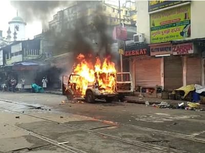 Nabanna Abhijan: গ্রেফতার সুকান্ত মজুমদার, রবীন্দ্র সরণীতে পুলিশের ভ্যানে আগুন