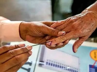 Himachal Pradesh Polling  :  ముగిసిన పోలింగ్, కొన్ని చోట్ల ఇంకా క్యూలోనే జనం