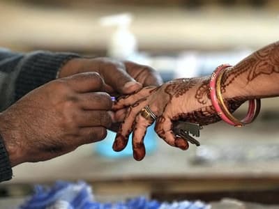 Karnataka Elections Live Updates : ముగిసిన పోలింగ్.. 5 గంటల వరకు 66 శాతం పోలింగ్