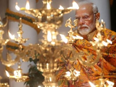 Ayodhya Ram Temple Inauguration Live Updates: பிரதமர் மோடி ராம் ஜோதி ஏற்றி வழிபட்டார்!!