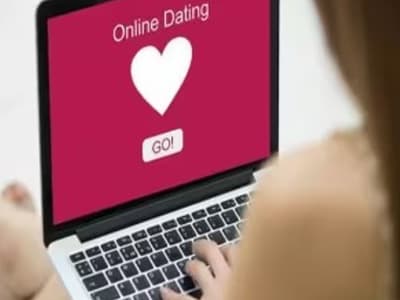 ಪಾಲನೆ ಮಾಡದ ಮಕ್ಕಳಿಂದ ಆಸ್ತಿ ಹಿಂಪಡೆವ ಹಕ್ಕು ಪೋಷಕರಿಗಿದೆ : 7 ತಿಂಗಳು ಆನ್ಲೈನ್ ಡೇಟಿಂಗ್ ಮಾಡಿದ್ದ ಯುವಕನಿಗೆ ಗೊತ್ತಾಯ್ತು ಘೋರ ಸತ್ಯ, ಚಾಟ್ ಮಾಡಿದ್ದು ಮಲತಾಯಿ !