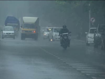 Malayalam News Highlights: സംസ്ഥാനത്ത് അതിതീവ്ര മഴ മുന്നറിയിപ്പ് തുടരുന്നു