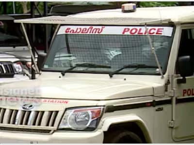 65.95% ശതമാനം, അതും മൂന്നാം ഞായറാഴ്ച: സിനിമാ സ്റ്റൈൽ ഒളിച്ചോട്ടം! വിവാഹ പിറ്റേന്ന് ഭർത്താവിൻ്റെ കാർ നിർത്തിച്ച് യുവതി കാമുകനൊപ്പം ഒളിച്ചോടി