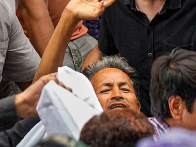 Sonam Wangchuk shifted to Safdarjung Hospital