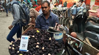 This image of a street hawker using Paytm has gone viral