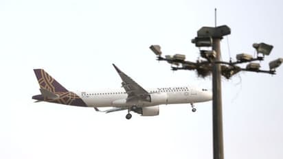 Air Vistara flight hovers mid air, lands with just 5 minutes of fuel left in it