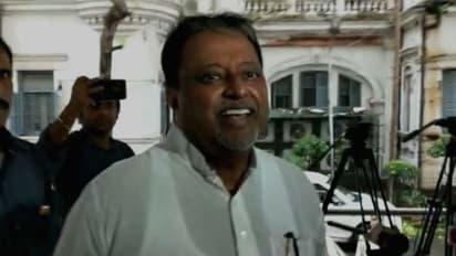 Mukul Roy at CBI office in Narada case