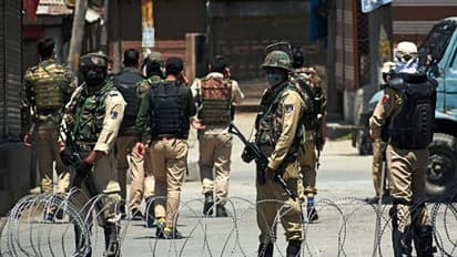 Indian paramilitary soldiers in Jammu and Kashmir